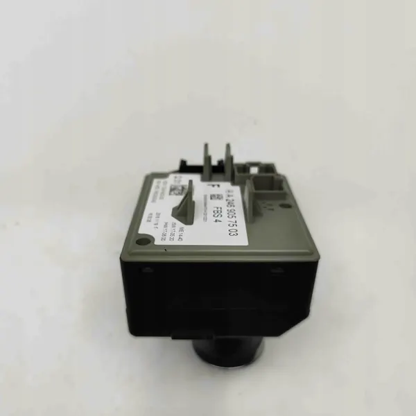 Mercedes-Benz CLA Coupé kiinteä osa OEM 1034142500 image 4