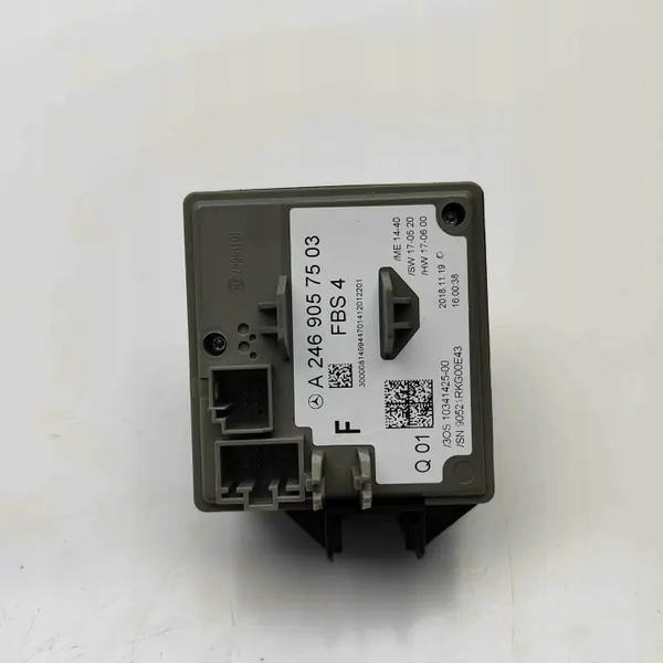 Mercedes-Benz CLA Coupé kiinteä osa OEM 1034142500 image 6