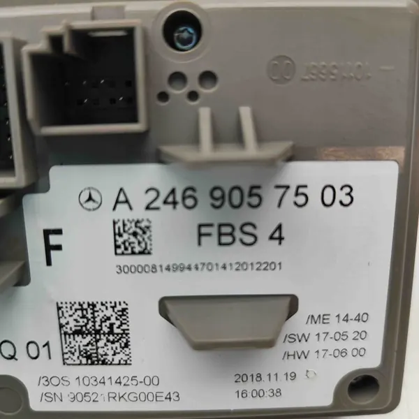 Mercedes-Benz CLA Coupé kiinteä osa OEM 1034142500 image 7
