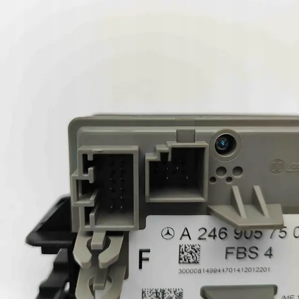 Mercedes-Benz CLA Coupé kiinteä osa OEM 1034142500 image 8
