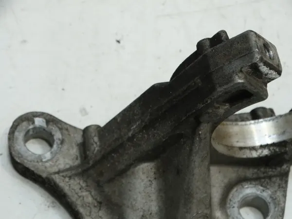 Renault OE 8200187544 Soporte Semieje Usado image 5
