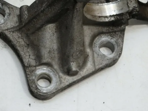 Renault OE 8200187544 Soporte Semieje Usado image 6