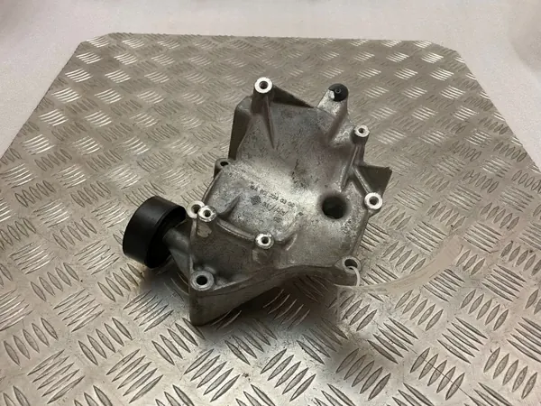 Mercedes-Benz airco-compressorbeugel OEM - C-Klasse W205 image 2