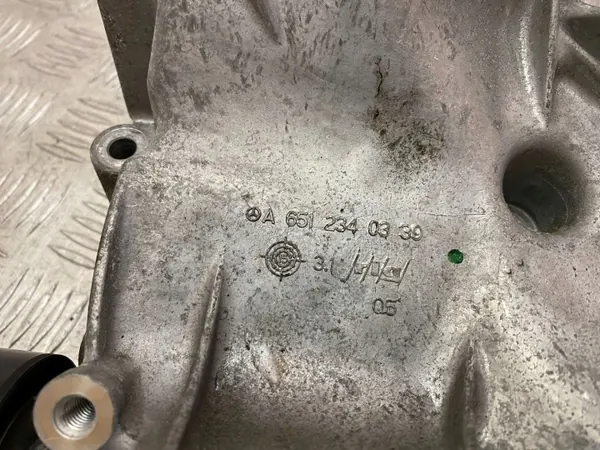 Mercedes-Benz airco-compressorbeugel OEM - C-Klasse W205 image 3
