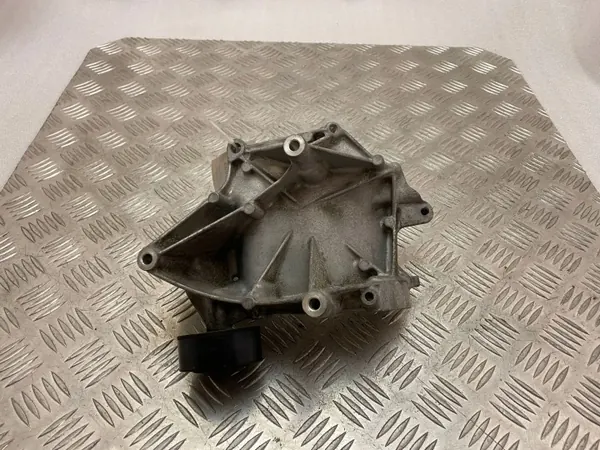 Mercedes-Benz airco-compressorbeugel OEM - C-Klasse W205 image 4