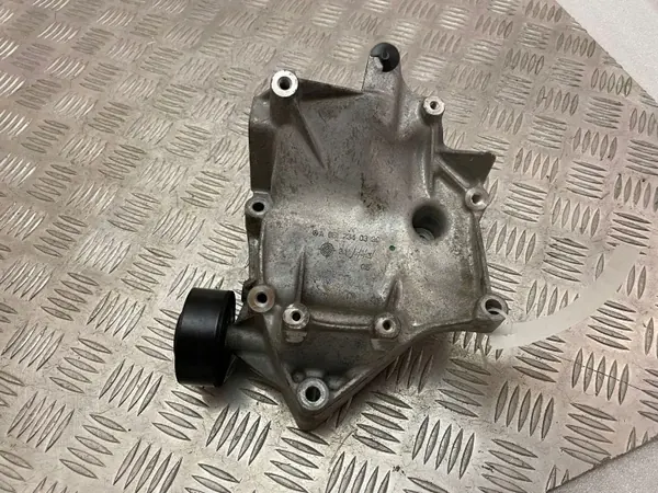 Mercedes-Benz airco-compressorbeugel OEM - C-Klasse W205 image 5