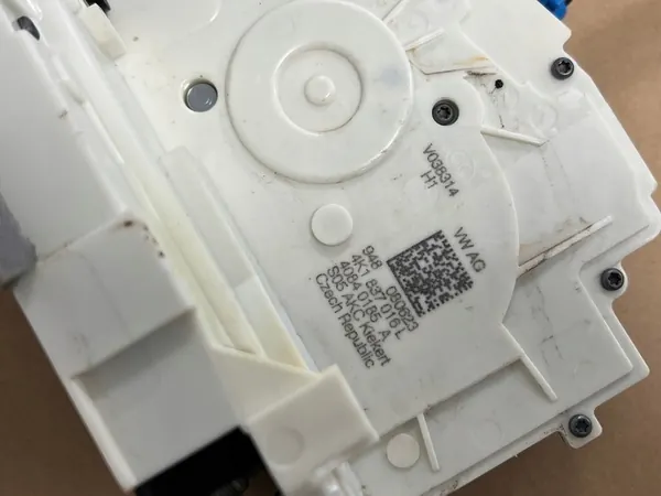 Rechte Vordertürschloss AUDI A6 A7 Q8 image 2