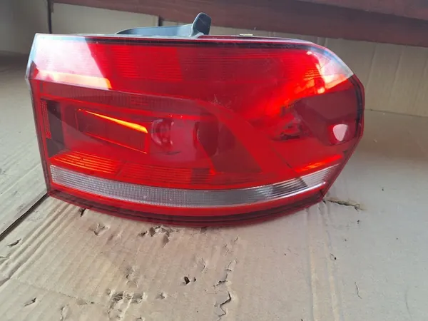 Luz Trasera Derecha VW Touran 5TA image 2