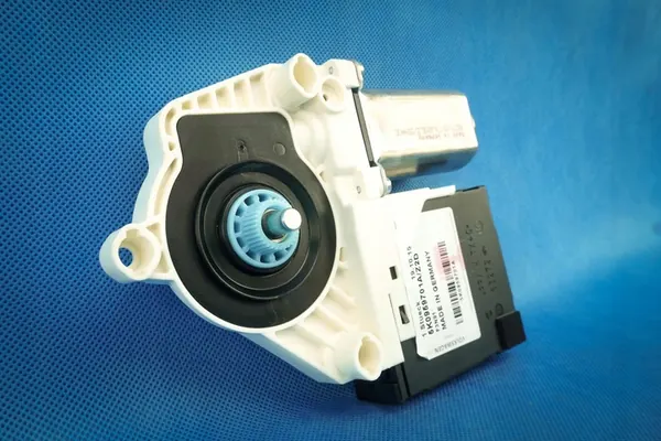 Etupenkin moottori VW Golf V 5K0959701A image 2