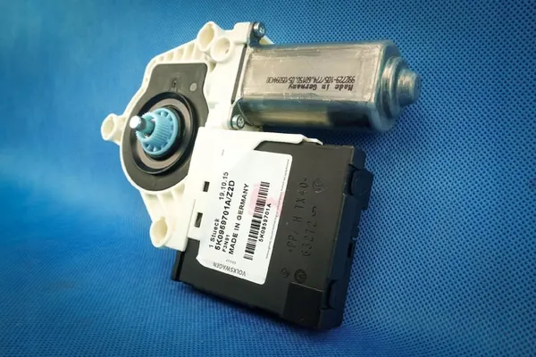 Etupenkin moottori VW Golf V 5K0959701A image 3