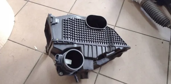 Dacia OE Ilmansuodattimen Kotelo 165008308R image 3