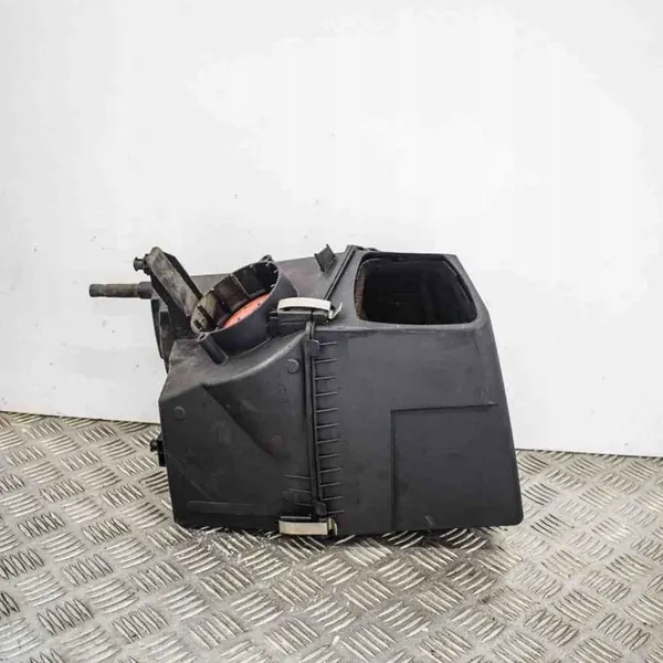 Ilmansuodattimen kotelo Audi A6 Avant (4F5, C6) OEM image 2