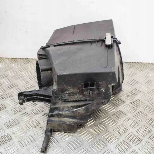 Ilmansuodattimen kotelo Audi A6 Avant (4F5, C6) OEM image 3