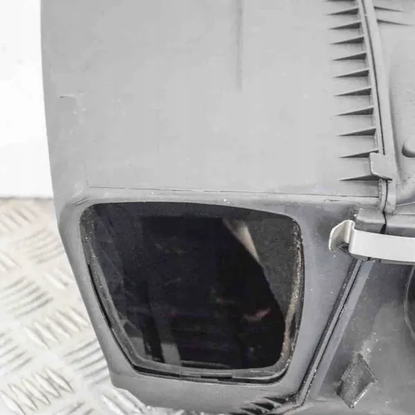 Ilmansuodattimen kotelo Audi A6 Avant (4F5, C6) OEM image 6