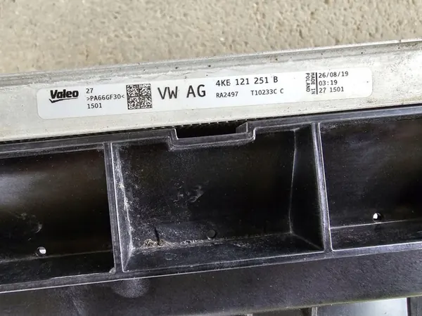 Conjunto de Radiadores Audi Q8 E-Tron 2022 OEM image 7