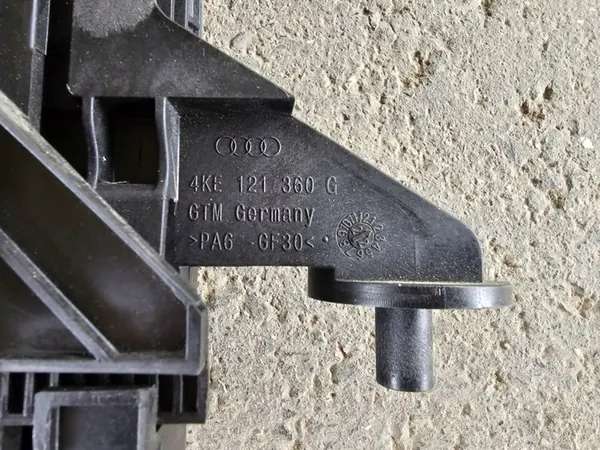 Conjunto de Radiadores Audi Q8 E-Tron 2022 OEM image 9