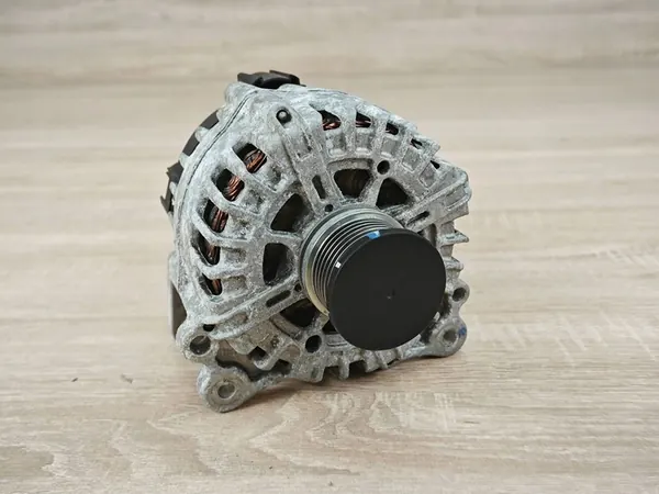 Vaihtovirtageneraattori Audi A6 C7 2.0 TDI 190 HV OEM 04L903017C image 2