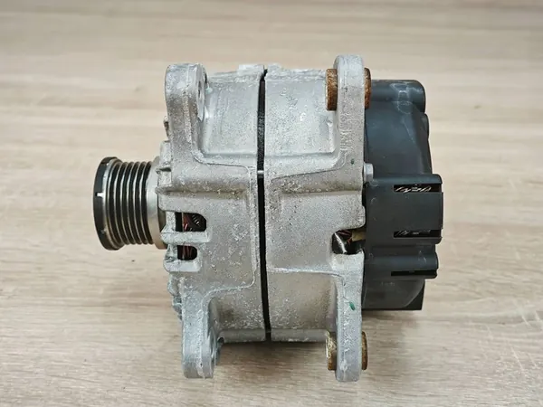 Vaihtovirtageneraattori Audi A6 C7 2.0 TDI 190 HV OEM 04L903017C image 4