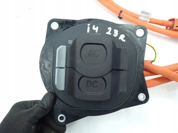 OEM 5A0FBA6 Puerto Cable Carga BMW i4 G26 - Usado image 5