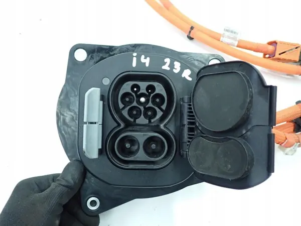 OEM 5A0FBA6 Puerto Cable Carga BMW i4 G26 - Usado image 6