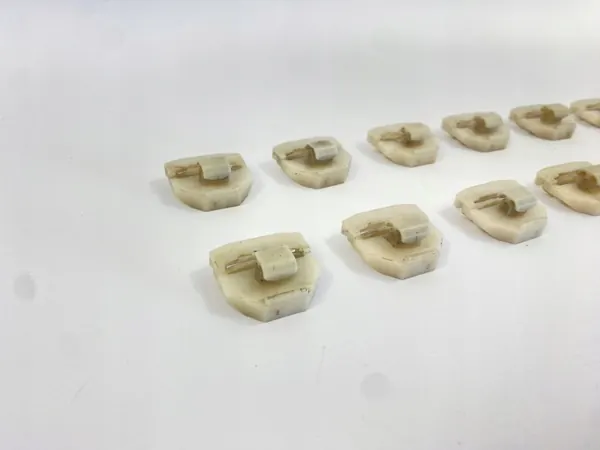 OEM SDV104564 Breite Zierleisten-Clips für Mercedes W201 image 4