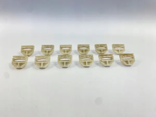 OEM SDV104564 Breite Zierleisten-Clips für Mercedes W201 image 6