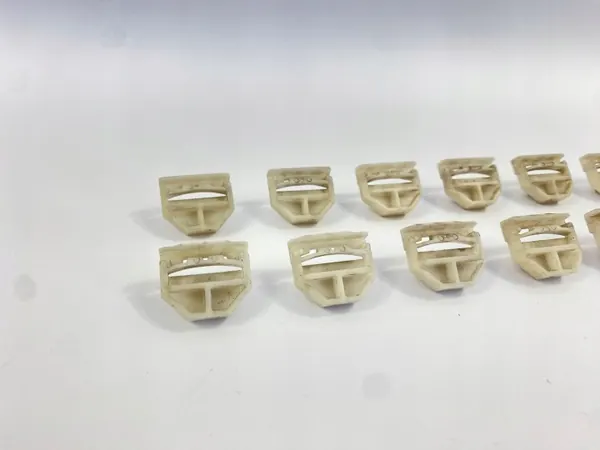OEM SDV104564 Breite Zierleisten-Clips für Mercedes W201 image 8