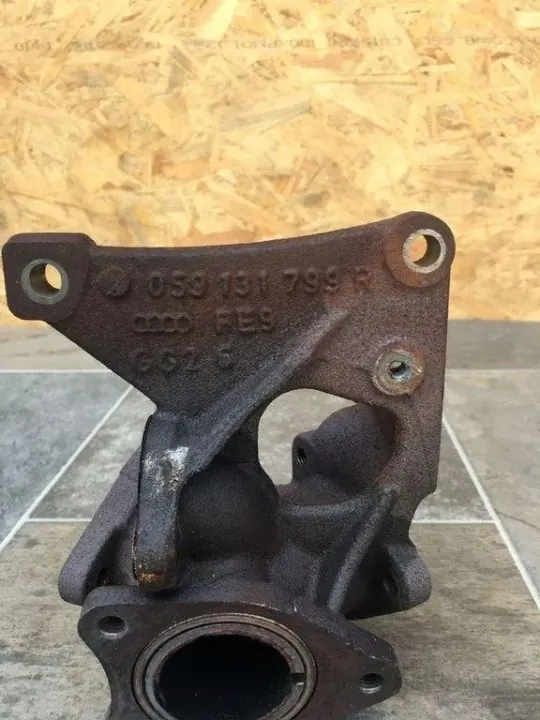 Coletor escape Audi A4 OEM 059131799R 2.7L Diesel image 6