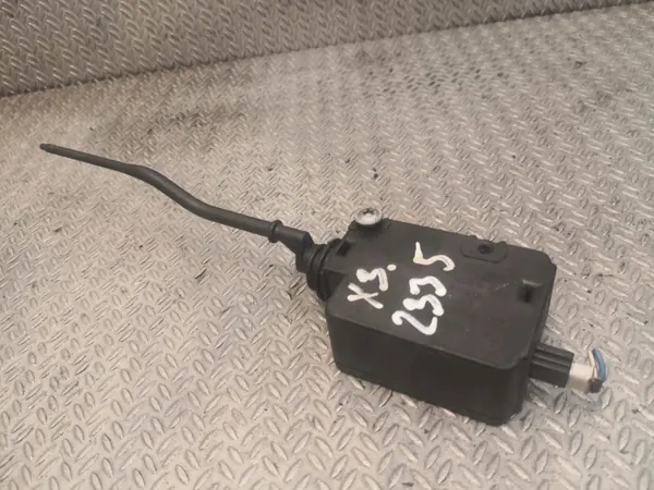 Serrure trappe à carburant BMW X3 E83 OEM 6987637 image 3
