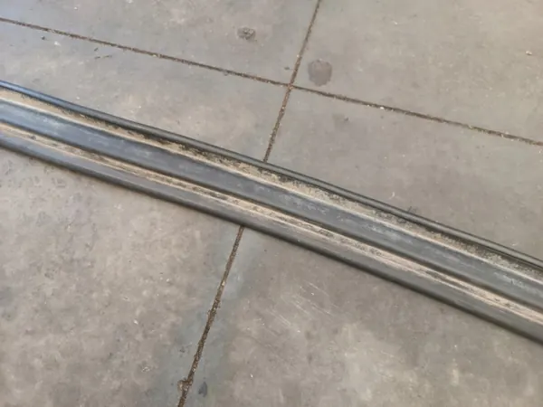 Jeep Wrangler TJ 96-06 etuikkunan tiiviste OEM 55395101AB image 3