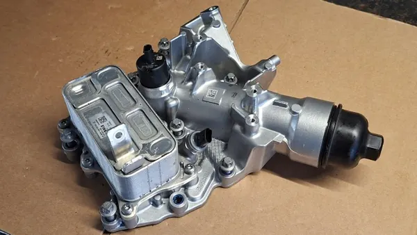 Mercedes-Benz Ölfilterbasis mit Kühler OEM A6541806600 image 10