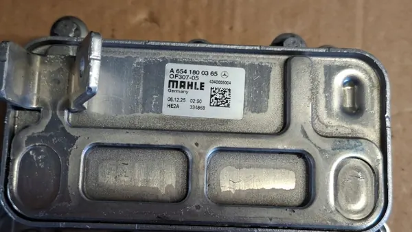 Mercedes-Benz Ölfilterbasis mit Kühler OEM A6541806600 image 3