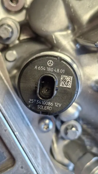 Mercedes-Benz Ölfilterbasis mit Kühler OEM A6541806600 image 4