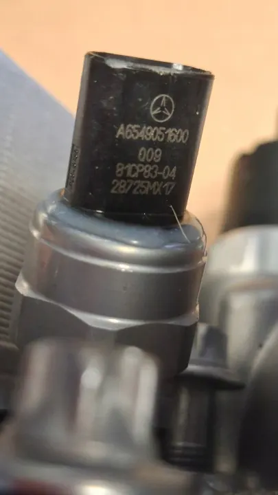 Mercedes-Benz Ölfilterbasis mit Kühler OEM A6541806600 image 5