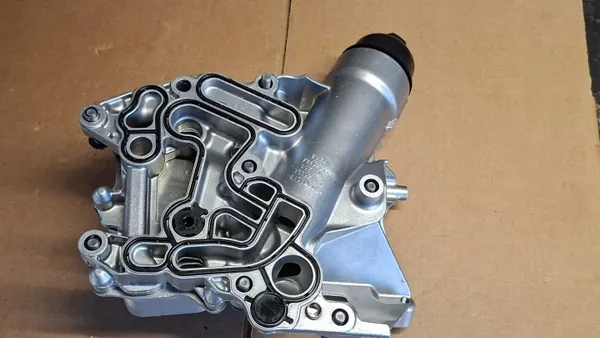 Mercedes-Benz Ölfilterbasis mit Kühler OEM A6541806600 image 6