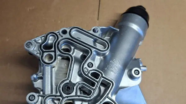 Mercedes-Benz Ölfilterbasis mit Kühler OEM A6541806600 image 8