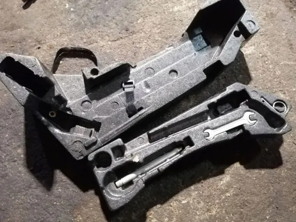 Reserveradabdeckung Audi Q7 OEM 4L0012113 Gebraucht image 2