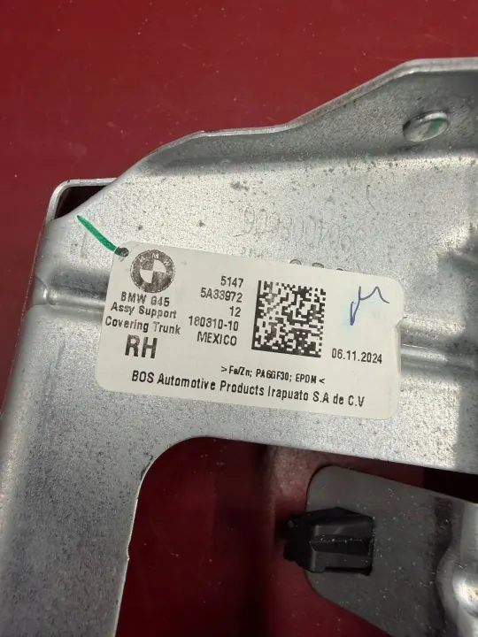 BMW X3 G45 Kofferraumrollo-Halterung OEM 5A33972 image 3