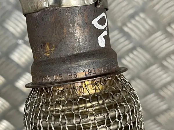 Pakoputken pidike OEM 9818372280 Peugeot 2008 II image 4