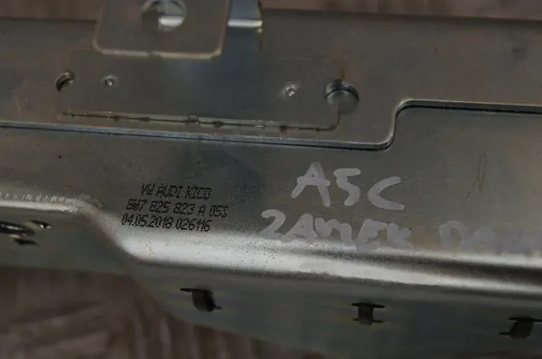 Audi A5 8W Cabrio Dakslot OEM 8W7825823A image 4