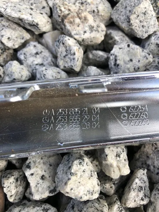 Fram höger stötfångartrim MERCEDES-BENZ GLC X253 CHROM A2538852104 image 2