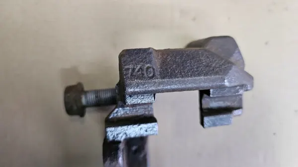 VW AUDI SEAT SKODA Front-Klemmbacke OEM 740 image 5