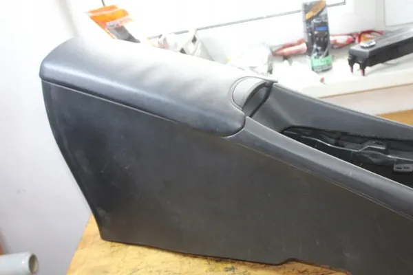 Accoudoir Toyota Avensis T27 OEM - Pièce d'occasion image 2