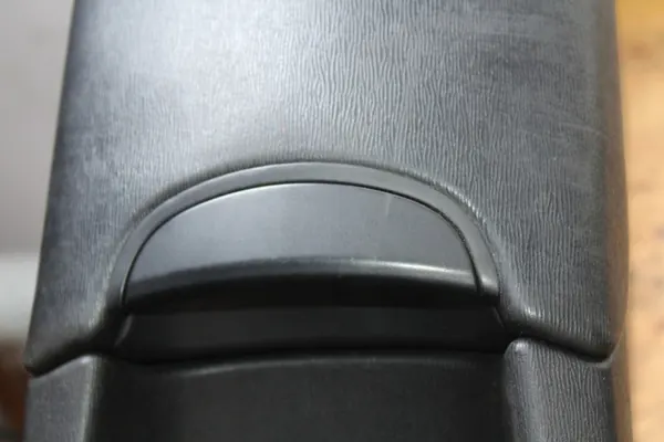 Accoudoir Toyota Avensis T27 OEM - Pièce d'occasion image 4