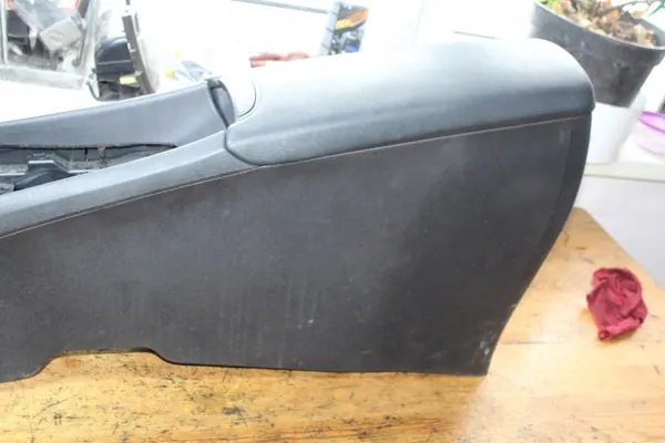 Accoudoir Toyota Avensis T27 OEM - Pièce d'occasion image 9