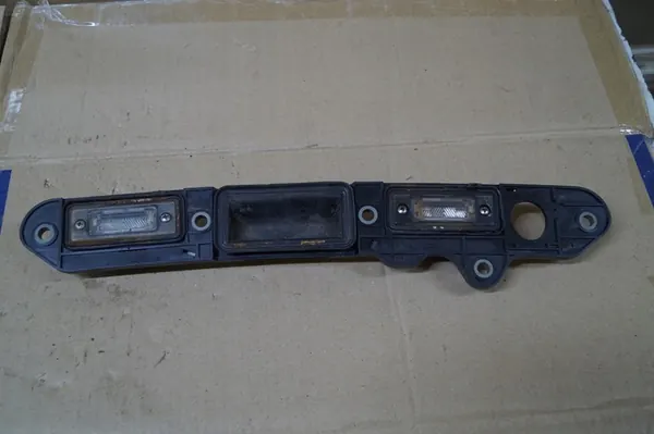 VW GOLF V PLUS Heckklappenverkleidung Mikroschalter 1T0827574F image 2