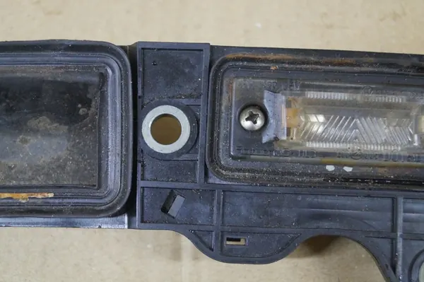 VW GOLF V PLUS Heckklappenverkleidung Mikroschalter 1T0827574F image 6