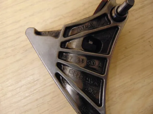 Timing Tensioner Slider Audi Q7 4.2 TDI 057109510A image 5