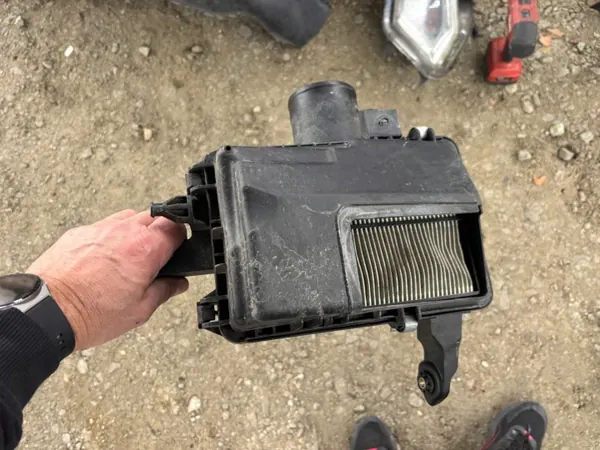 Luftfiltergehäuse OEM 16526-4BA4A für Nissan image 2