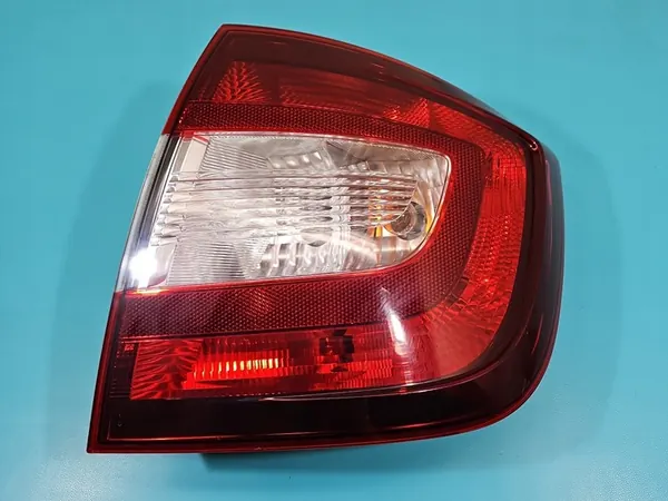Luz Trasera Derecha Skoda Rapid HB Europa image 2